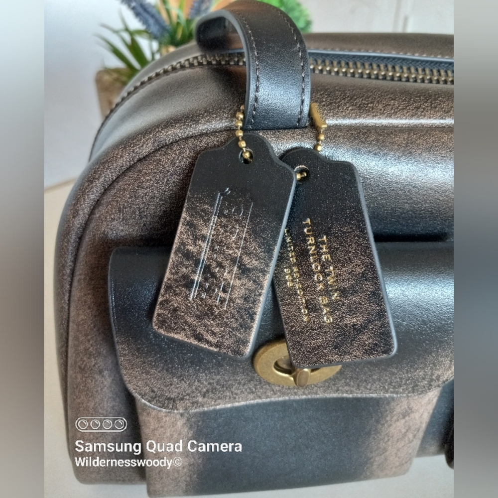 The Coach Originals, Coach Twin Turnlock 2025, Rub-Off Glovetanned Leather Bag - Picture 16 of 16
